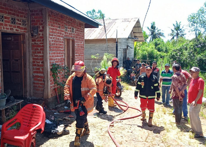 Ribut dengan Istri, Warga Kota Bengkulu Bakar Rumah Sendiri 