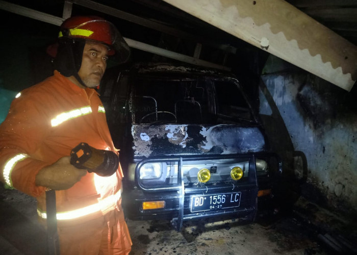 2 Rumah dan 1 Unit Mobil Terbakar di Kelurahan Surabaya