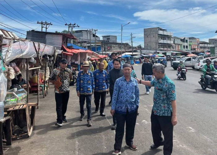 Pemkot Bengkulu Tertibkan PKL yang Berjualan di Trotoar dan Bahu Jalan