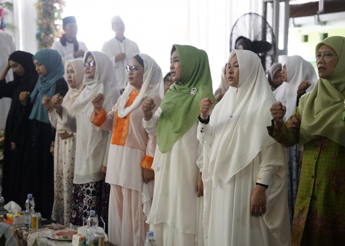 Destita Khairilisani Hadiri Pengajian Akbar Maulid Nabi di Ponpes Hidayatul Qomariah