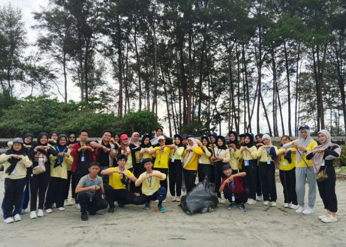 Mahasiswa FEB UNIB dan Dispar Bengkulu Kompak Gelar Aksi Peduli Pantai
