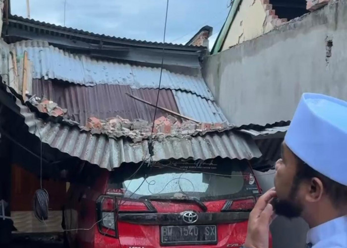 Gubernur Bengkulu Tinjau Rumah Warga yang Rusak Akibat Gempa 6,3 SR