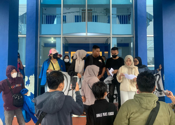 Mahasiswa Unihaz Demo Dekan, Tuntut Ganti Rugi Study Tour