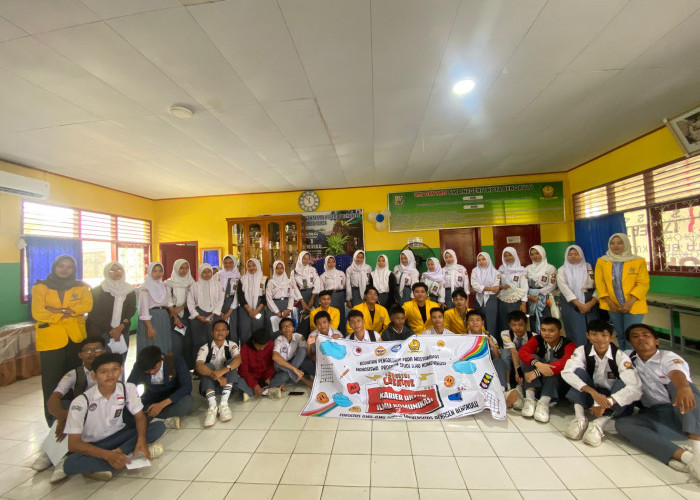 Mahasiswa Ilmu Komunikasi Unived Edukasi Siswa SMAN 1 Kota Bengkulu Tentang Karir di Industri Kreatif