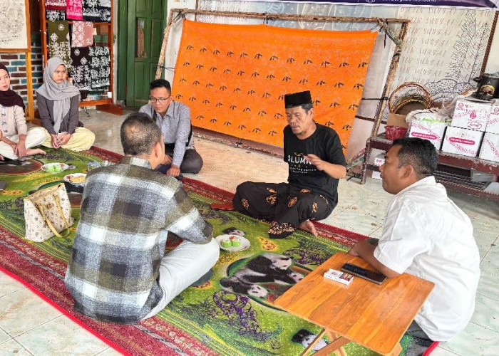 Dorong Daya Saing Wastra Lokal, Tim Pengabdian Universitas Bengkulu Perkuat Digital Marketing Batik Pancamukti