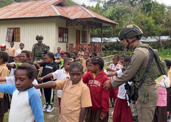 Satgas Ops Damai Cartenz 2026 Latih Kedisiplinan Siswa di Papua Lewat PBB 