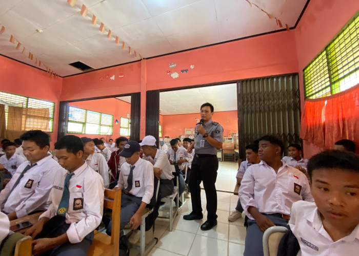 Sekolah Binaan Astra Motor Bengkulu Diberi Edukasi Taat Hukum Demi Meraih Cita-cita
