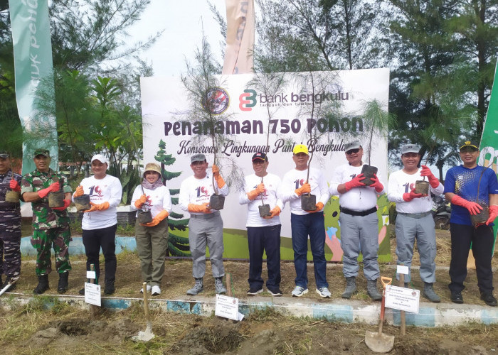 Peringati HUT ke 19, Bakamla RI Tanam 750 Pohon Cemara di Pantai Bengkulu