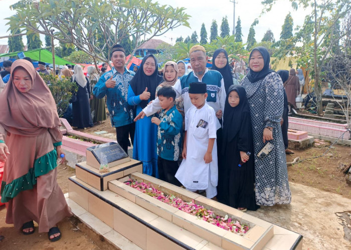 Warga Membludak, Yasinan Massal di TPU Gunung Selan Kian Semarak