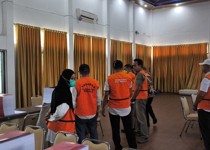 Kejati Bengkulu Limpahkan Lima Tersangka dan 1.389 Barang Bukti Kasus Dugaan Korupsi Sekretariat DPRD