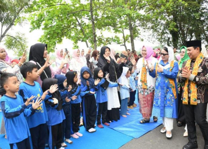Walikota Bengkulu Apresiasi Kekompakan Warga Dusun Besar Gelar Pagelaran Seni di DDTS