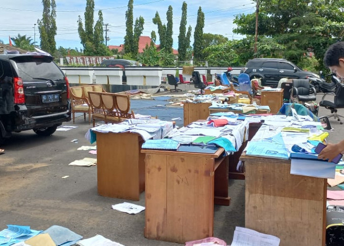Sekretariat DPRD Provinsi Bengkulu Kebanjiran, Dokumen Penting Terendam 
