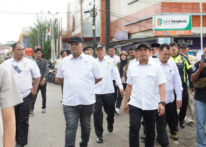 Dedy Wahyudi Tinjau Simulasi One Way dan Penataan PKL di KZ Abidin