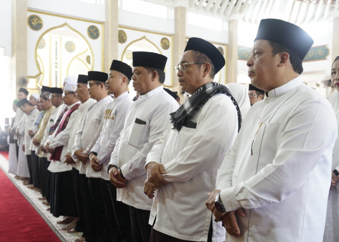 Pengurus Masjid Raya Baitul Izzah Bengkulu Berganti, Dari Dani Hamdani ke Prof Herry