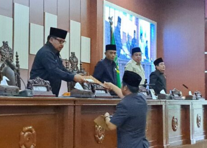Rapat Paripurna Pandangan Umum Fraksi-Fraksi DPRD Kota Bengkulu Terhadap LKPJ Walikota TH Anggaran 2022