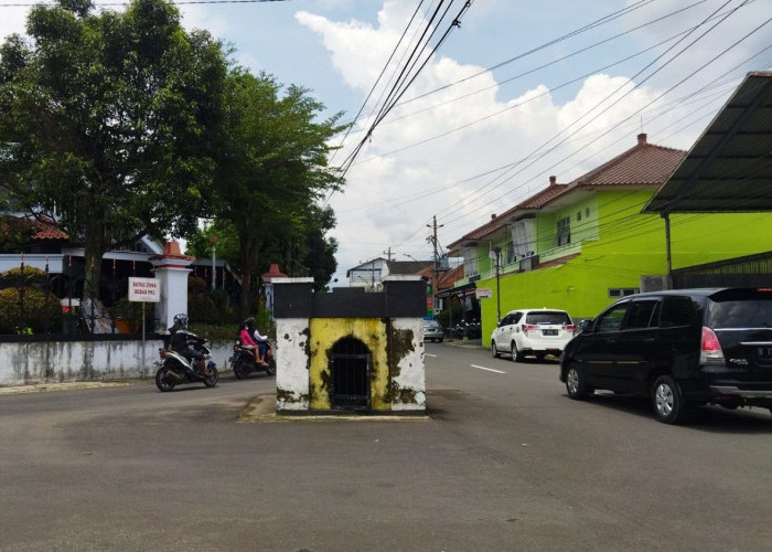 Di Luar Nalar! Sebuah Makam Tua di Tengah Jalan Purwokerto Tak Bisa Dipindah