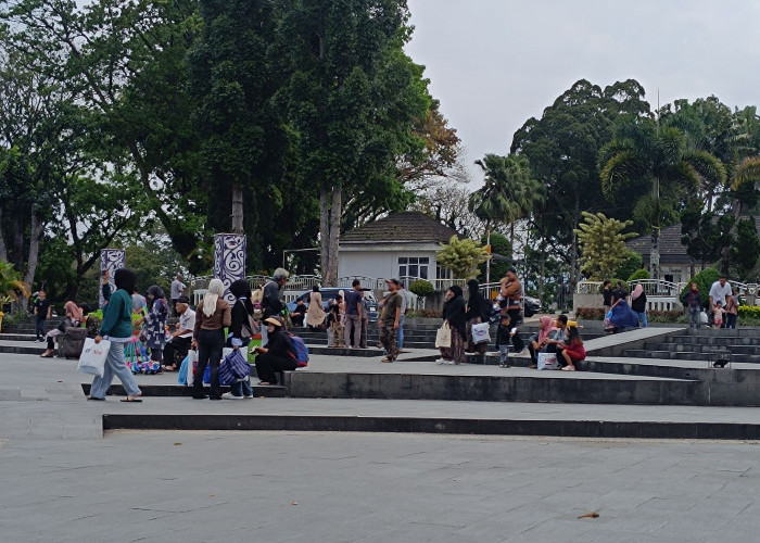 Kondisi Pusat Kota Bukittinggi H-5 Idul Fitri 1447 H Masih Kondusif, Aktivitas Belanja Mulai Terlihat