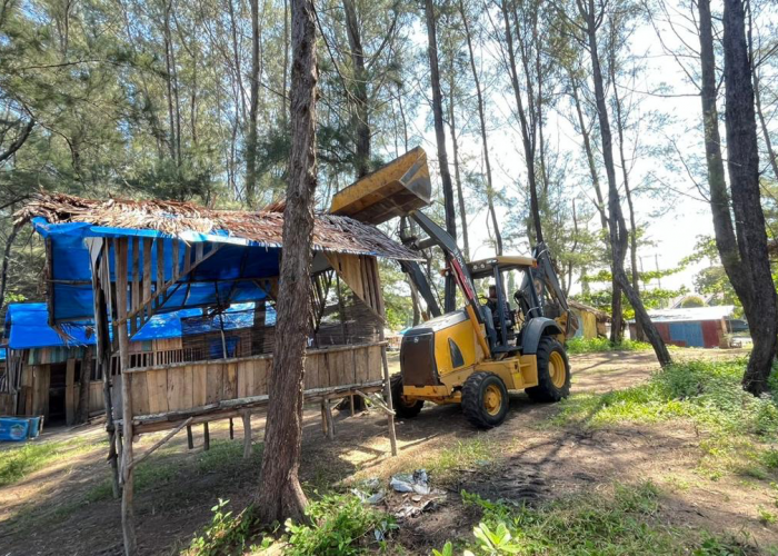 Pemkot Bengkulu Bongkar Pondok di Pantai Panjang, Siapkan Gazebo Gratis untuk Wisatawan