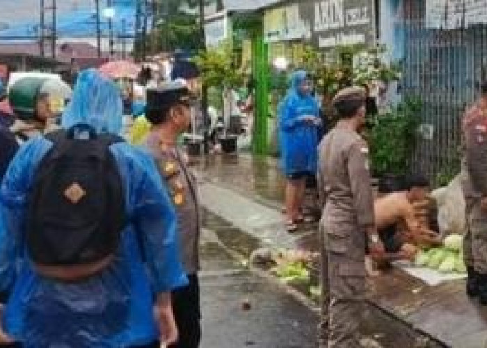 Bandel! Polresta Bengkulu Tertibkan Jukir Ilegal dan PKL yang Berjualan di Jalan Panorama 