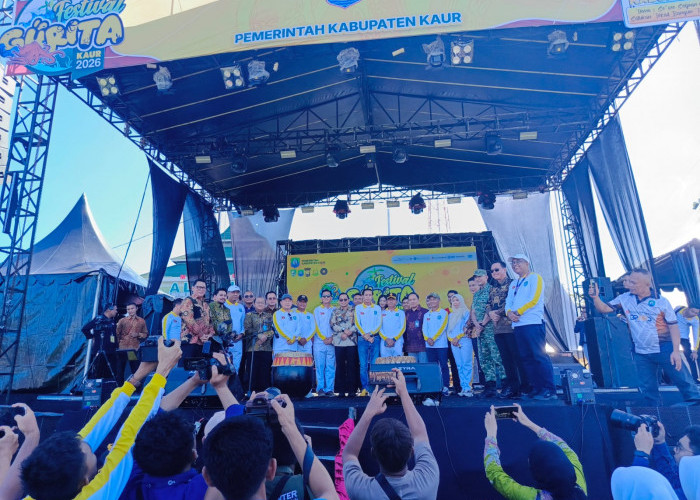 Gusril Pausi Tabuh Dol, Festival Gurita 2026 Resmi Gebyar Lapangan Merdeka Bintuhan