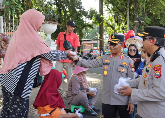 Polresta Bengkulu Bagikan Takjil Gratis dan Gelar Aksi Sosial Selama Ramadan