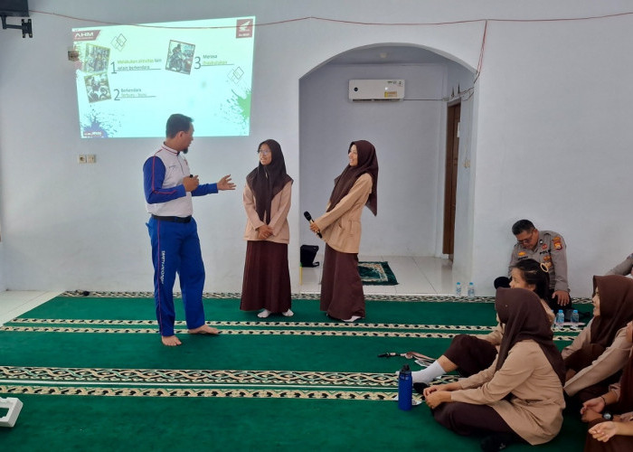 Astra Motor Bengkulu Bekali Siswa SMK Binaan SMKN 1 Argamakmur dengan Edukasi #Cari_Aman