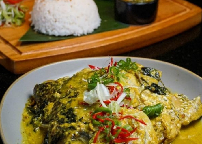  Palm Restaurant Mercure Bengkulu Memperkenalkan Gulai Kepala Ikan Kakap yang Menggoda Selera 