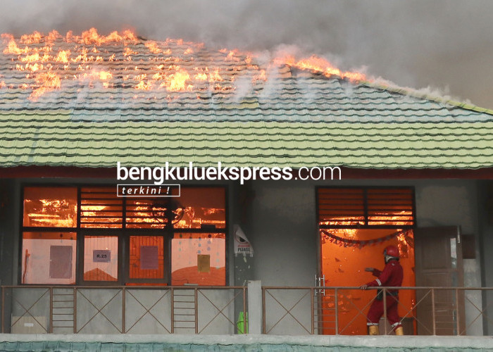 SMKN 3 Kota Bengkulu Terbakar, 31 Ruangan Ludes