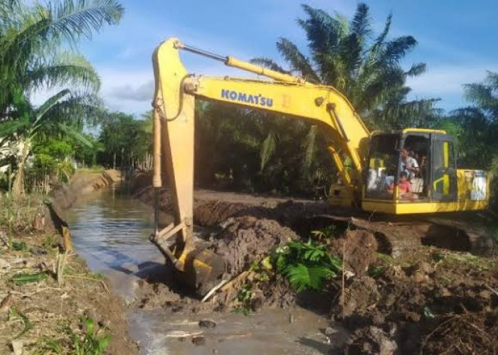 Kendalikan Banjir, Dinas PUPR Kota Bengkulu Bakal Keruk 3 Aliran Sungai