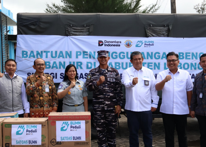 Satgas BUMN dan Lanal Bengkulu Salurkan Bantuan untuk Korban Banjir di Lebong