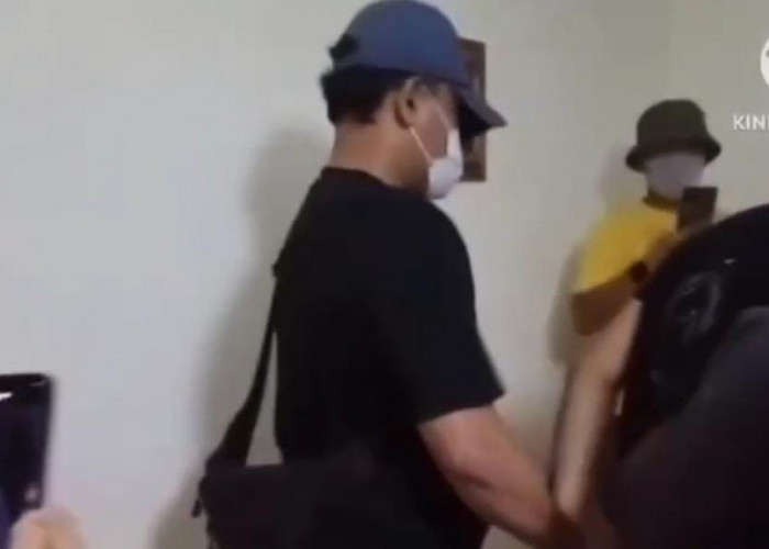 Video Penggerebekan Oknum Polisi Diduga Selingkuh dengan Pegawai Bank Hebohkan Warganet
