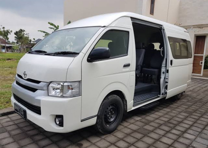 Kabin Muat Sekampung, Mobil Bekas Toyota HiAce 2013 Harga Bersahabat 