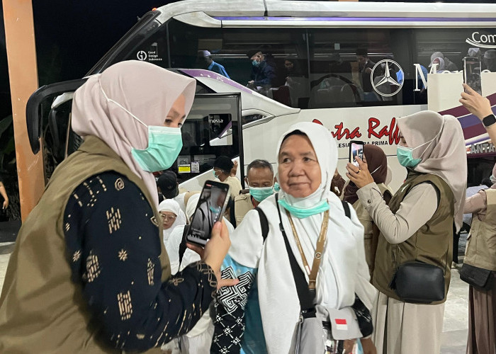 Pemprov Bengkulu Sambut Kepulangan 390 Jemaah Haji Kloter PDG 03