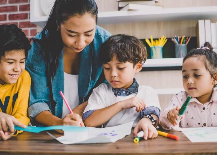 Pilih Daycare Atau Babysitter ? Ini Kelebihan dan Kekurangannya