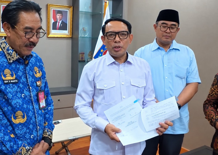 Wali Kota Bengkulu Tandatangani Kerja Sama Bantuan Mobil Pemadam Kebakaran dari Kemendagri