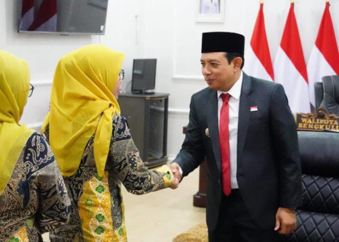 1.400 Mahasiswa Poltekkes Kemenkes Siap Bersihkan Pantai Panjang