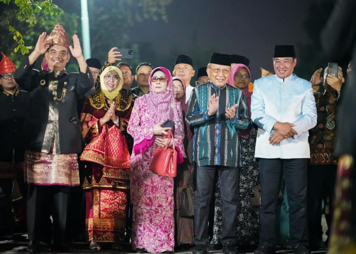 Mantan Menteri Kebudayaan Malaysia Rais Yatim Satukan Perbedaan Budaya Serumpun Melayu di Bengkulu