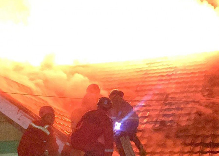 Rumah Mewah di Pematang Gubernur Hangus Terbakar, Warga Dengar Ledakan Dahsyat