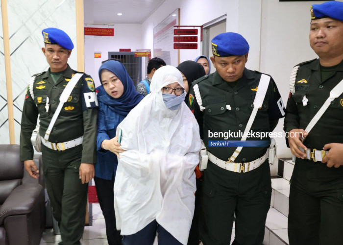 FOTO: Kejati Tahan 2 Orang Lagi Tsk Korupsi DPRD Provinsi Bengkulu