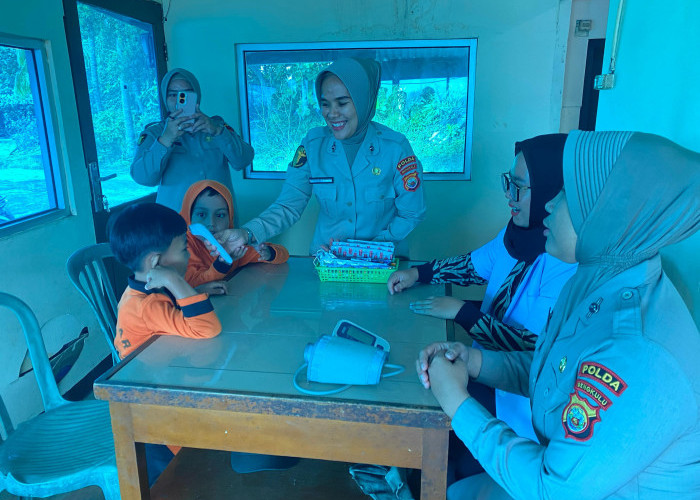 Ditpolairud Polda Bengkulu Gelar Klinik Terapung, Layani Kesehatan Gratis Warga Pesisir
