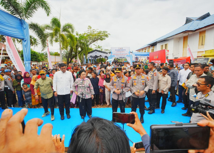 Kapolri dan DPR RI Tinjau Huntara Korban Banjir di  Sumatera Utara 