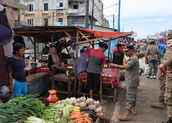 Ratusan Pedagang Mulai Berjualan di dalam Pasar Panorama, Jika Keluar Bakal Ditertibkan 