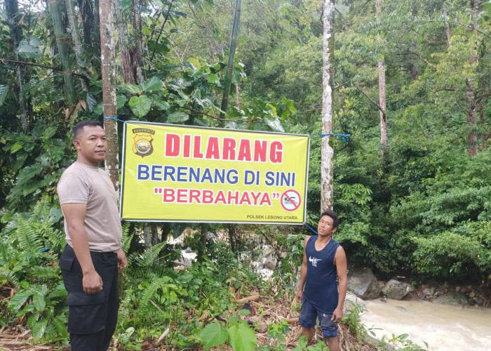 Pasca Tragedi Air Bah di Lebong, Polisi Pasang Plang Larangan Mandi di Sungai Kemacek