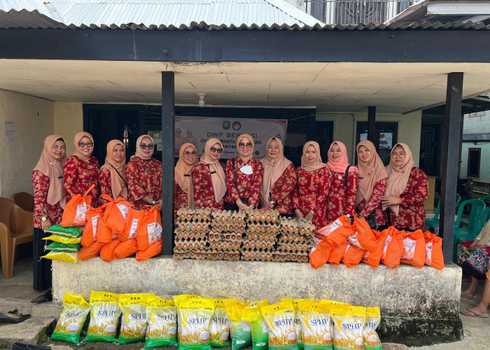 Tekan Harga Pangan Jelang Idulfitri, Ny. Poppy Gusril Pimpin Pasar Murah di Kecamatan Kelam Tengah