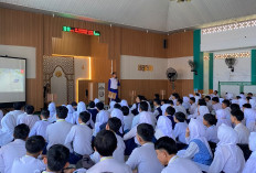 Hari Pertama Sekolah, Astra Motor Bengkulu Kenalkan Syarat Berkendara Aman di SMKN 1 Kota Bengkulu