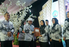 Lewat PGRI, Gubernur Helmi Berikan Bantuan Rp 1,1 M Untuk Para Guru di Bengkulu