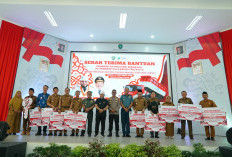 Kabupaten/Kota di Bengkulu Terima  Bantuan Kendaraan Arm Roll dan Bak Arm Roll dari Gubernur Bengkulu