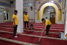  Polres Bengkulu Selatan Bersihkan Masjid, Wujudkan Lingkungan Ibadah ASRI