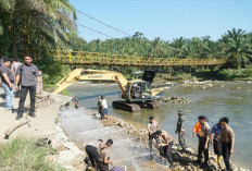 Ancaman Abrasi Sungai Kedurang Meluas, Dana Hibah Belum Terealisasi, Jembatan Gantung Terancam Putus