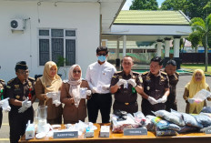 Kejari Bengkulu Utara Musnahkan 53 Barang Bukti, Termasuk 25 Gram Sabu dan Ganja